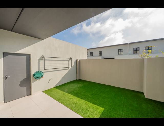 3 BEDROOM APARTMENT FOR SALE IN SANDOWN